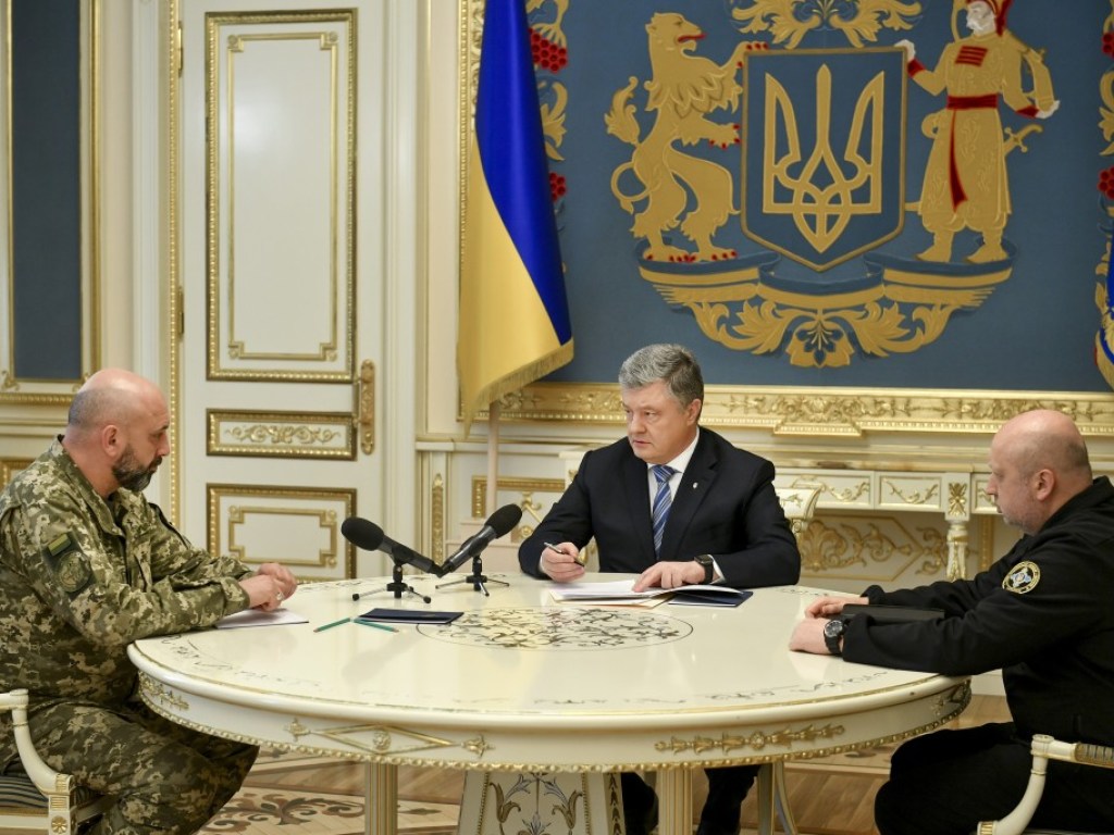 Порошенко не рискнет ввести в Украине военное положение &#8211; политолог