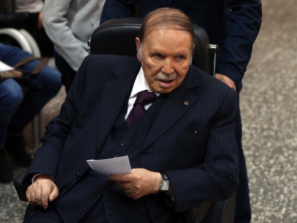 Уйдя в отставку, президент Алжира предотвратил «цветную революцию» в стране – арабский политолог