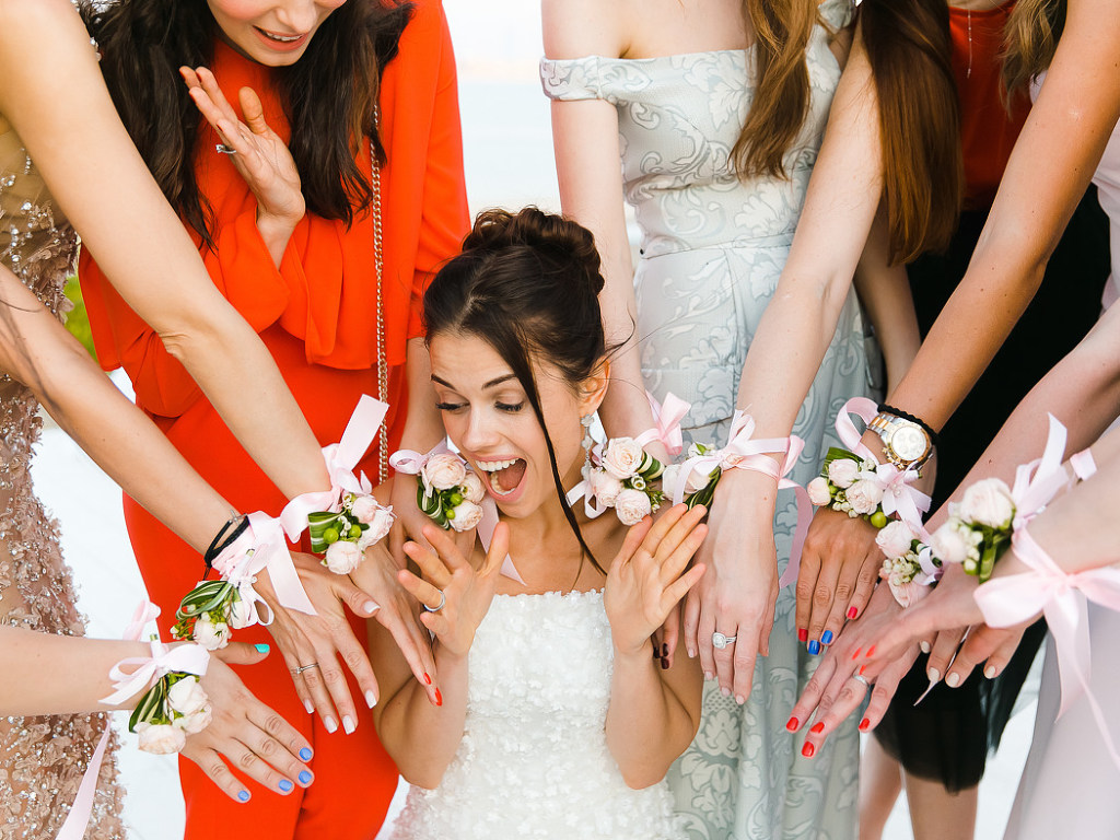 Дресс-код на свадьбе: 16 модных платьев для весенних вечеринок (ФОТО)