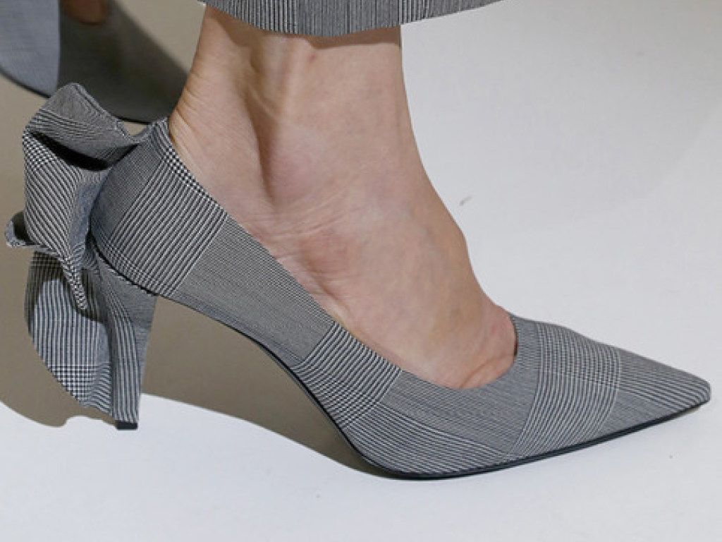 Острые носы, толстые каблуки и подошва-платформа: названа модная женская обувь для сезона лето-2019 (ФОТО)