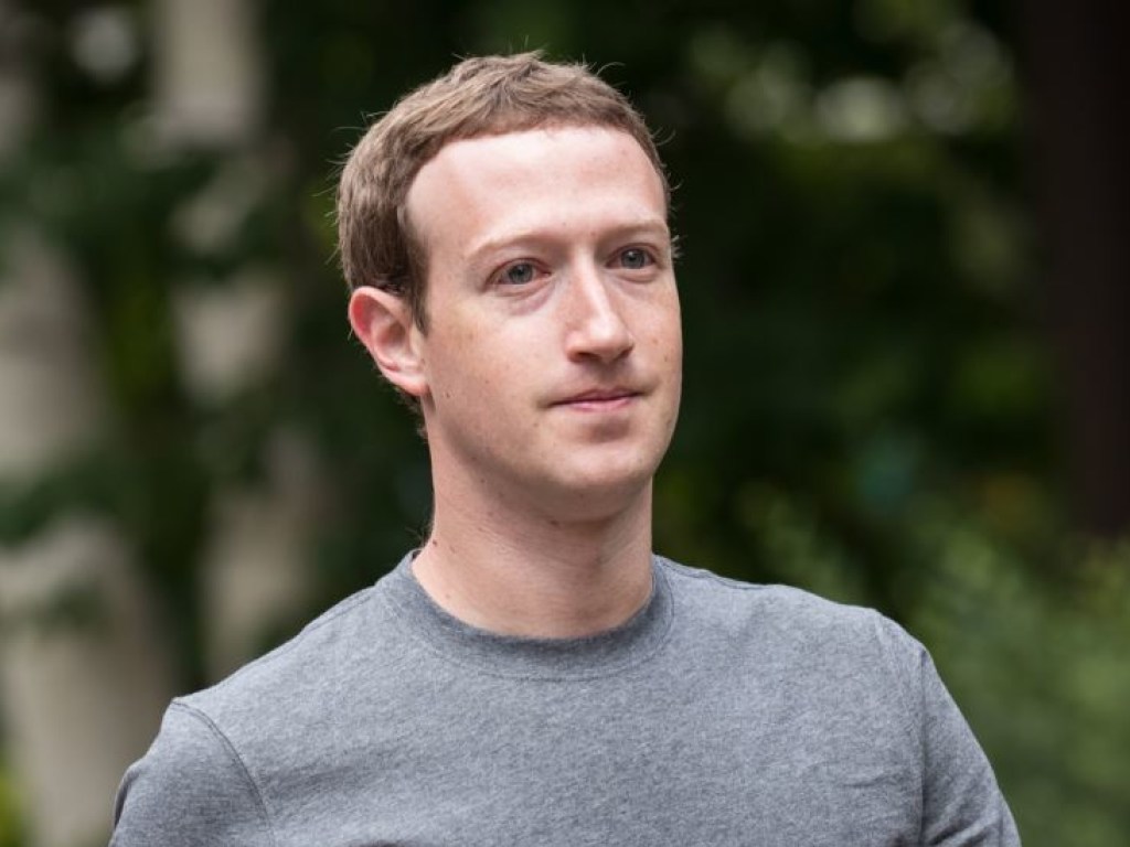 Акционеры Facebook хотят уволить Цукерберга