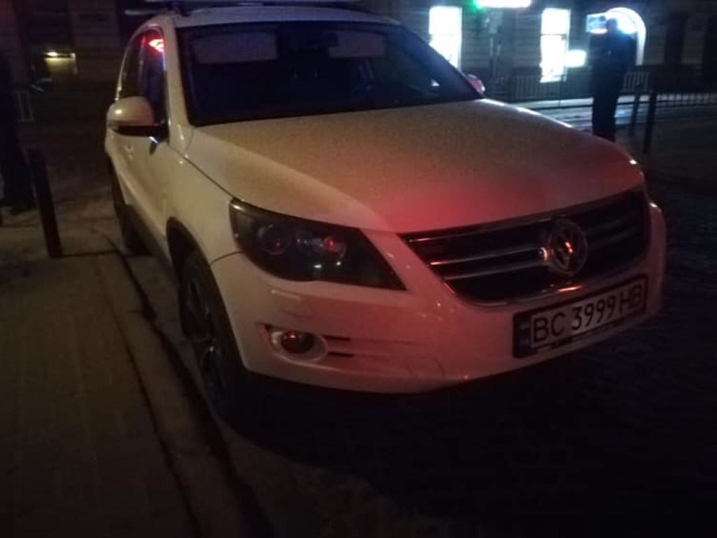 Во Львове в пьяном виде за рулем автомобиля задержали сотрудника уголовного розыска и инспектора по парковке (ФОТО)