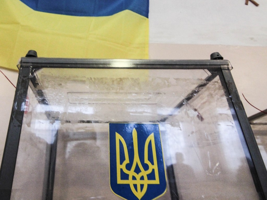 Пишут гадости: как украинцы портят бюллетени на выборах президента (ФОТО)