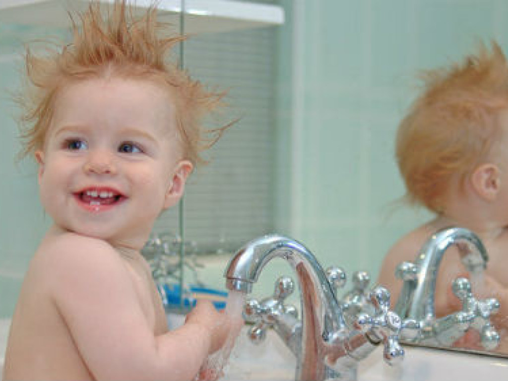 Доктор Комаровский рассказал, почему нельзя часто мыть ребенка с мылом
