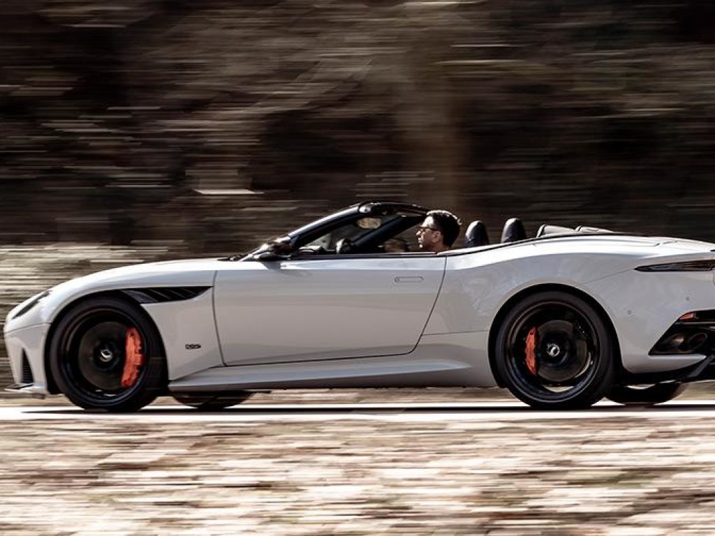 340 км в час: Компания Aston Martin представила самый быстрый кабриолет (ФОТО)