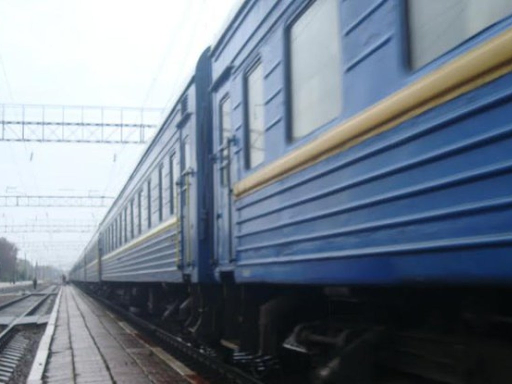 В поезде &#8220;Мариуполь-Львов&#8221; от отравления алкоголем скончался украинский военнослужащий 