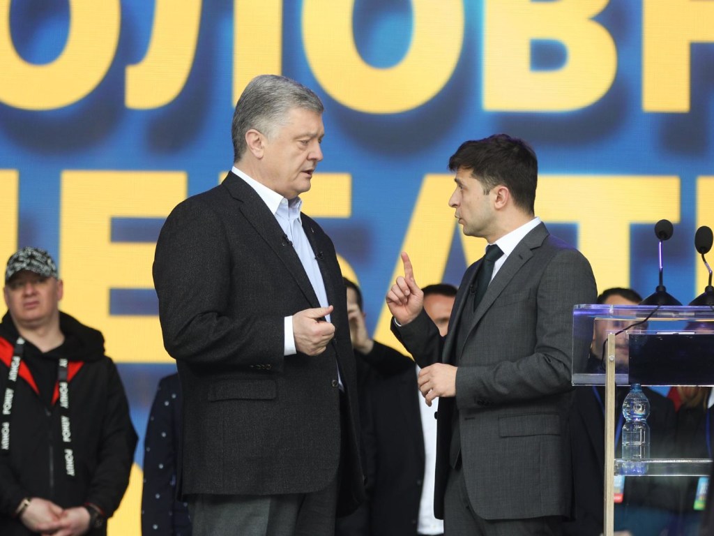 Получил травму и исчез: На дебатах Порошенко и Зеленского без вести пропал иностранец (ФОТО)