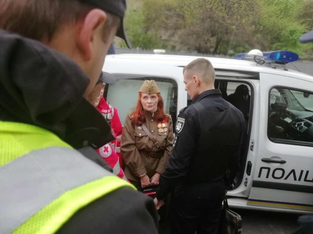 На акции по случаю 9 мая в Киеве задержали 80-летнюю женщину (ФОТО, ВИДЕО)