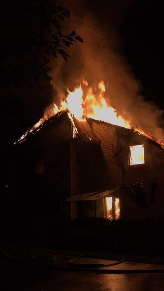 Под Ровно из-за удара молнии сгорел дом полицейского