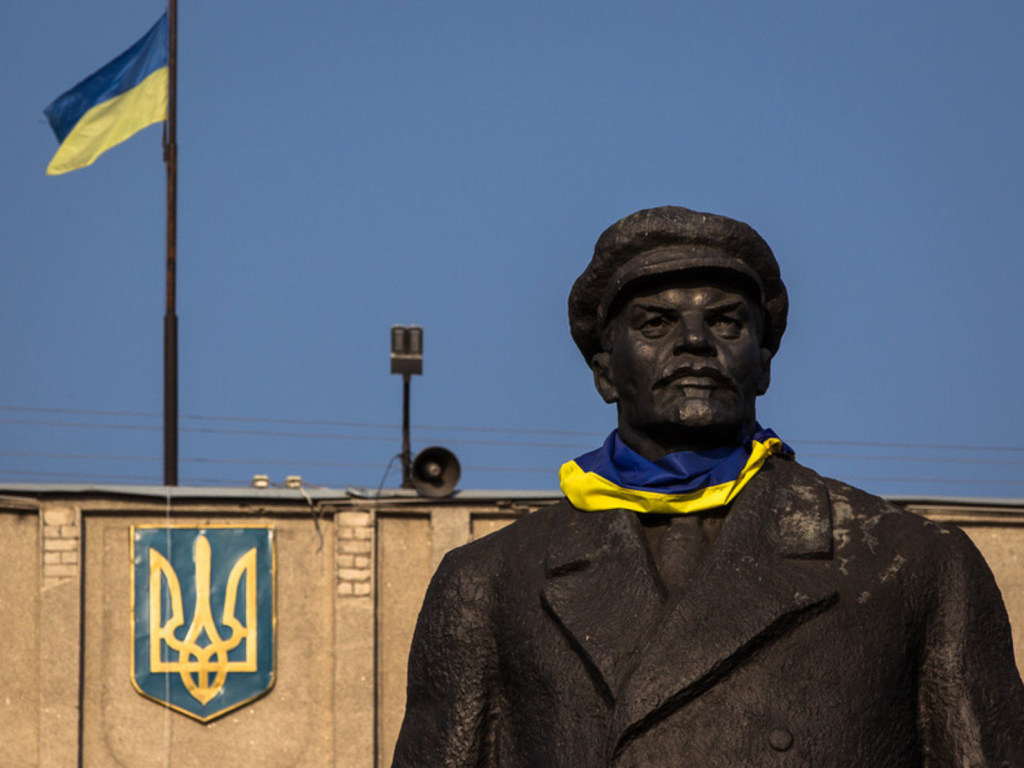 Украине, позиционирующей себя европейским государством, закон о декоммунизации не нужен – политолог