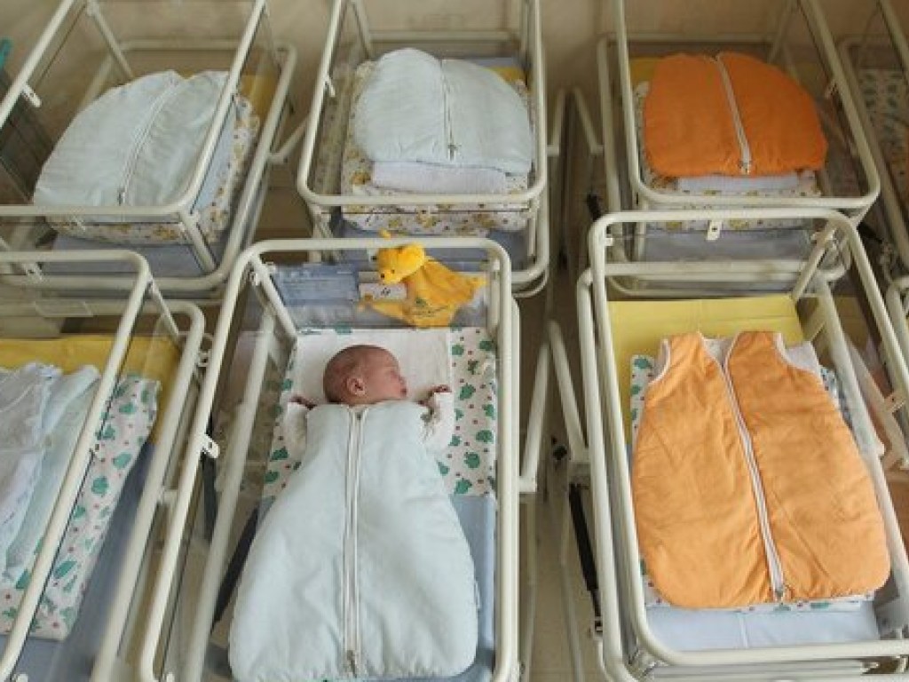 Нардепы отменили отпуск для лиц, усыновивших новорожденных детей