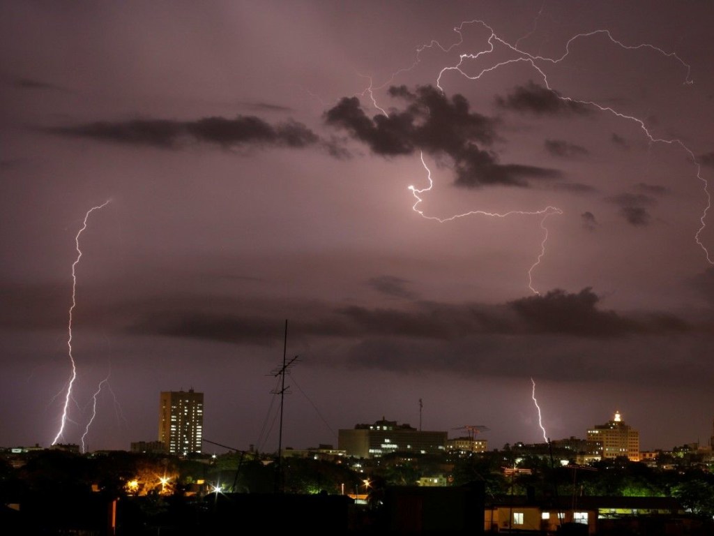 Град и ураган: в Одессе прогнозируют погодный апокалипсис (ВИДЕО)
