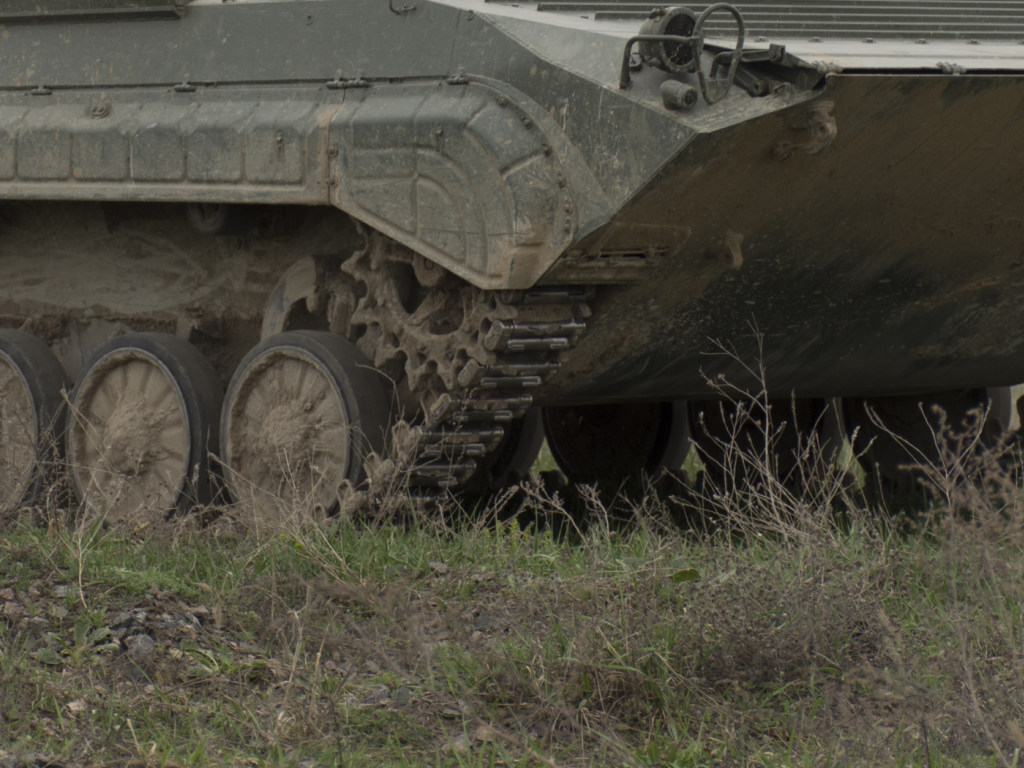 Уничтожение БМП и грузовика боевиков на Донбассе попало на видео