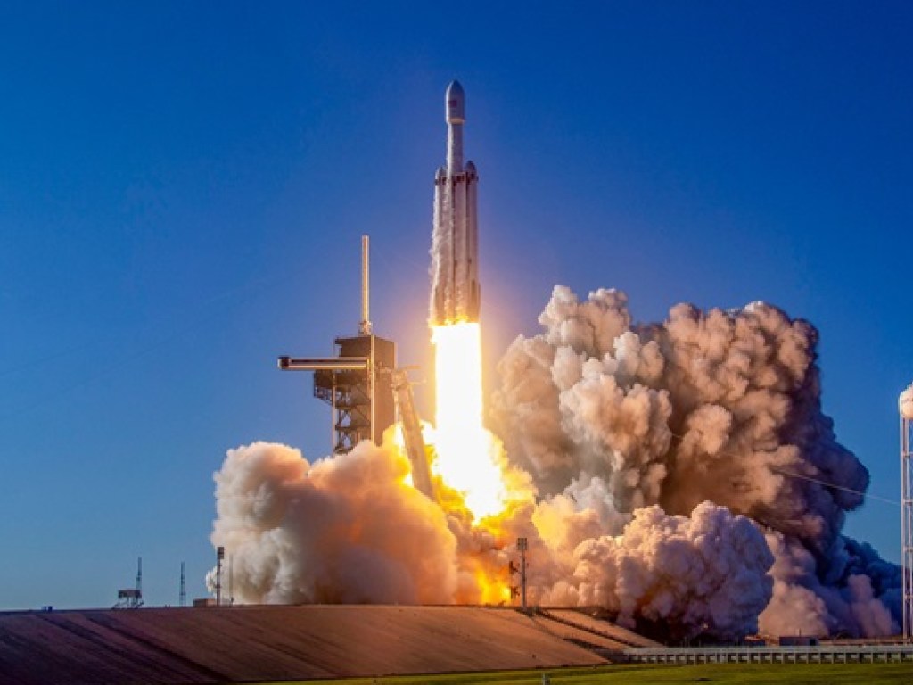 SpaceX будет отправлять в космос прах людей