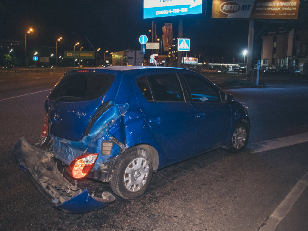 На Окружной в Киеве столкнулись Audi и Hyundai, пострадал ребенок (ФОТО, ВИДЕО)