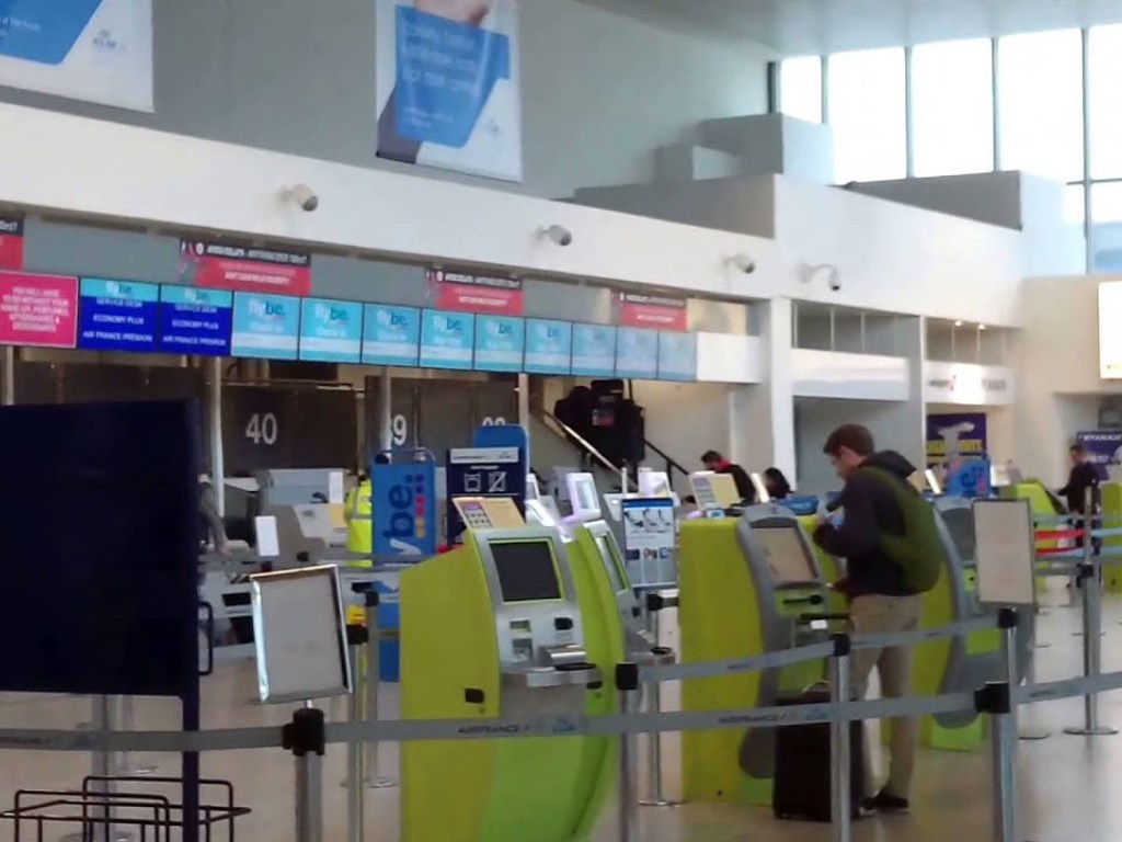 Британцы застряли в аэропорту: Пассажир заменил пилота и поднял самолет в воздух (ФОТО)