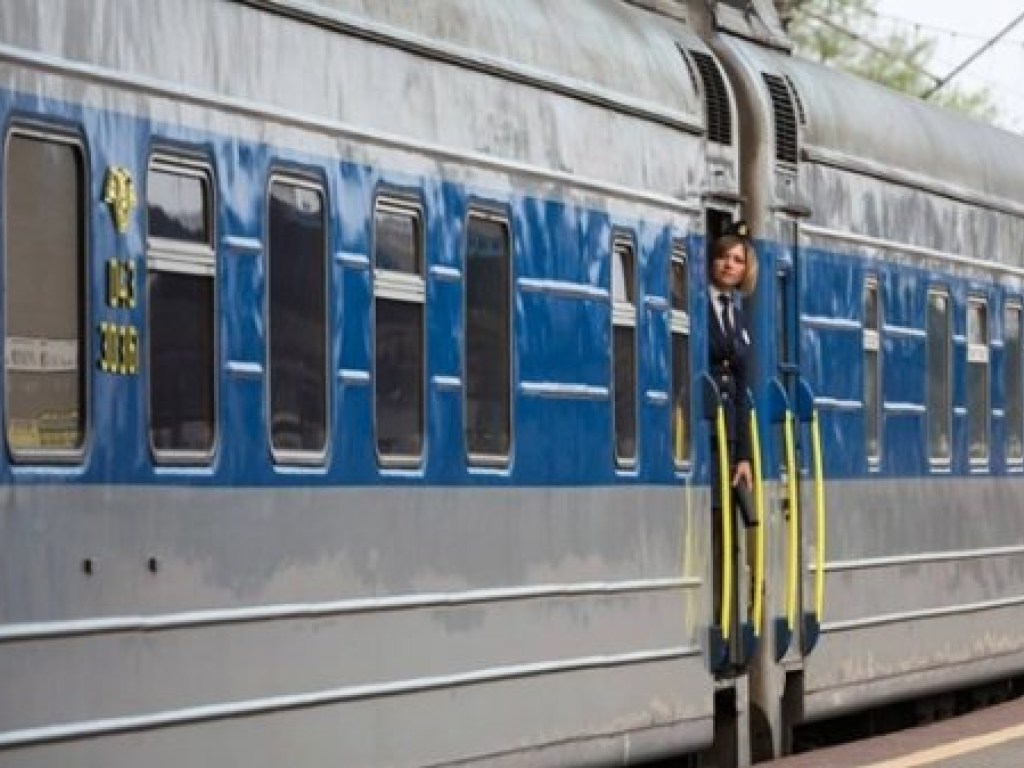 Пассажир показал состояние туалета в запорожском поезде (ВИДЕО)