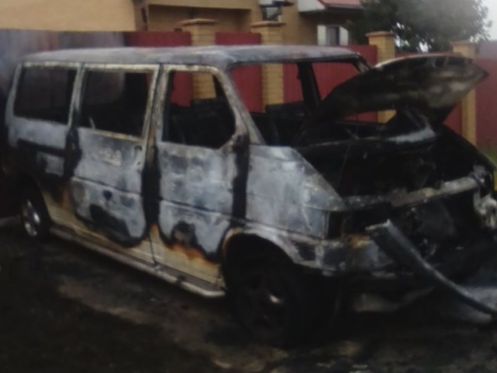 На Сумщине предпринимателю сожгли автомобиль (ФОТО)