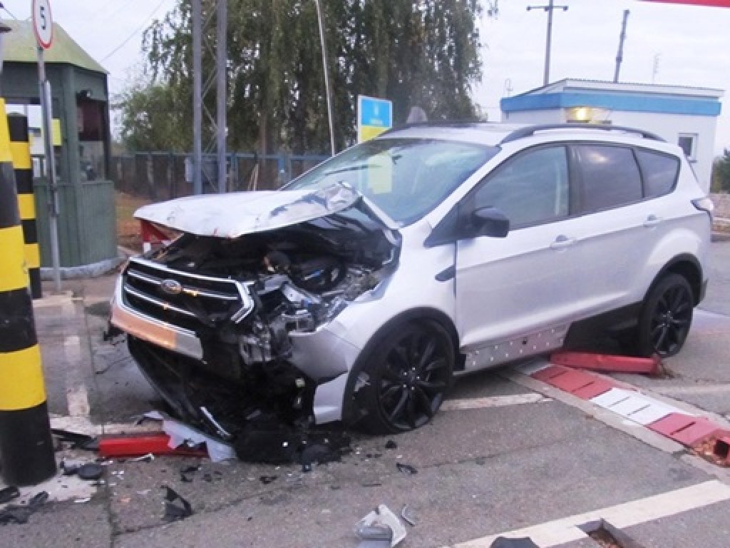 На Черниговщине пьяный водитель пытался прорваться через госграницу