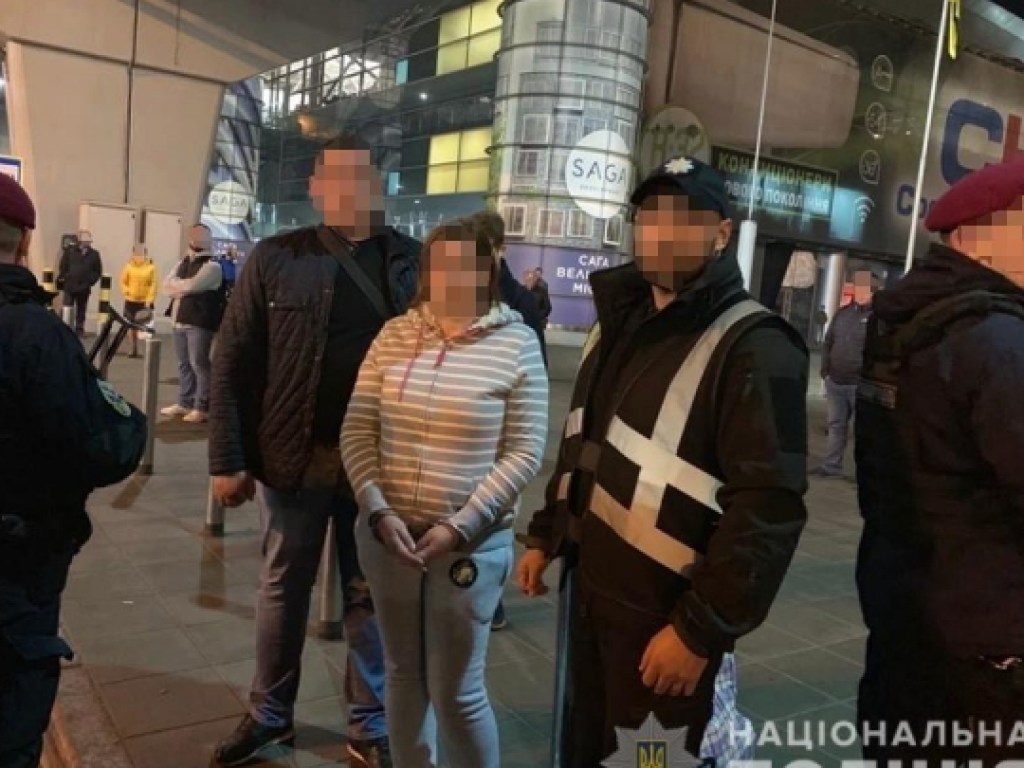 Из Чехии в Украину и экстрадировали жительницу Закарпатья: воровку в аэропорту «встретили» копы (ФОТО)   