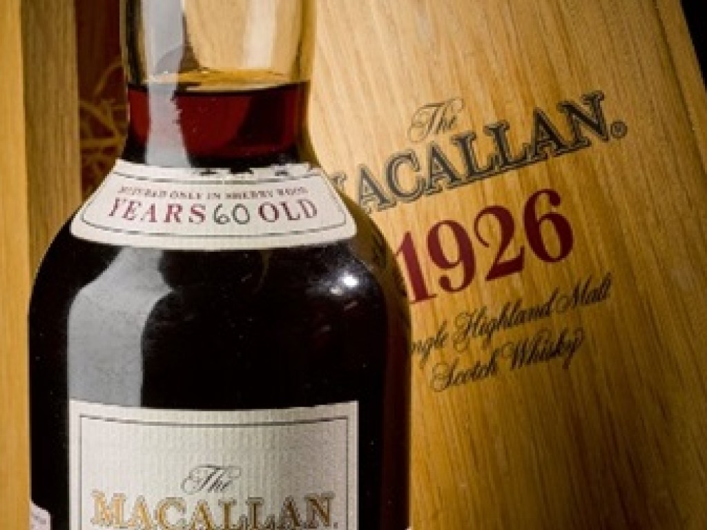 В Британии бутылку виски 60-летней выдержки продали за 1,9 миллиона долларов (ФОТО)