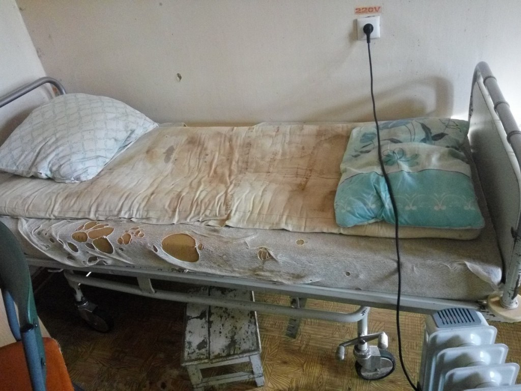Житель Сум опубликовал шокирующие снимки из палаты местной больницы (ФОТО)