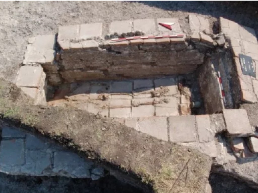 В Болгарии ученые нашли 1800-летнюю могилу спортсмена со сломанным носом (ФОТО)