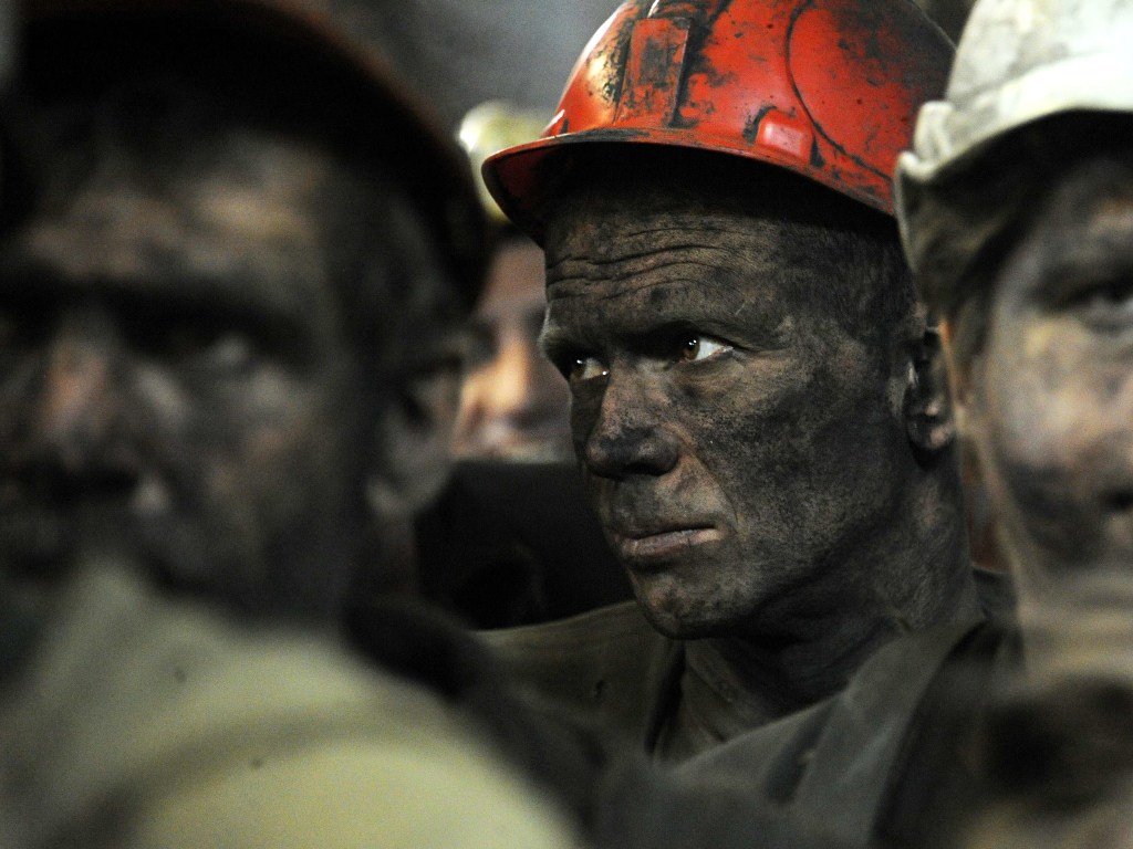 На Донбассе горняки из-за долгов по зарплате начинают забастовку под землей