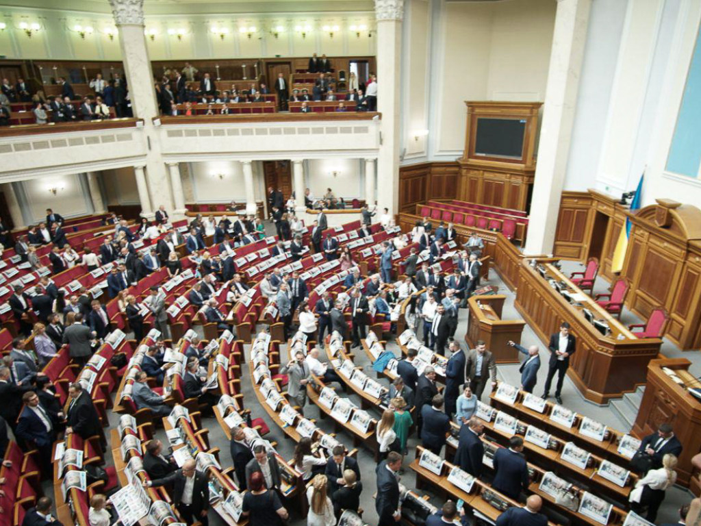 Двух депутатов исключили из фракции «Слуга народа»