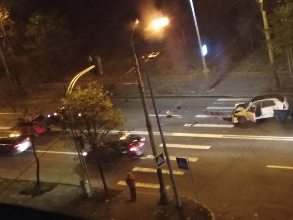 «Без светофора тут не пройти»: В Голосеевском районе Киева за час произошло 2 ДТП (ФОТО)
