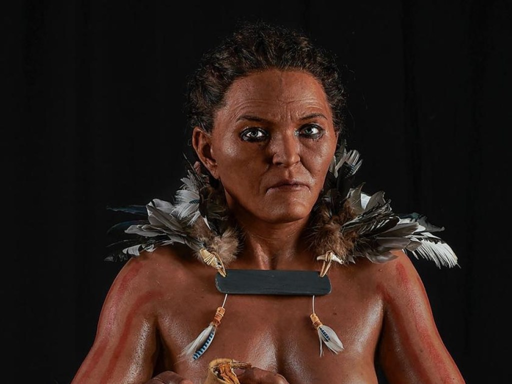 На троне из рогов: Ученые показали облик женщины-шамана из Швеции, которая жила 7000 лет назад (ФОТО)