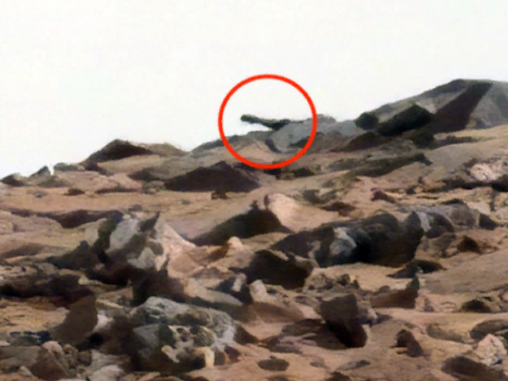 На Марсе обнаружены древняя пушка и пришелец в шлеме (ФОТО)