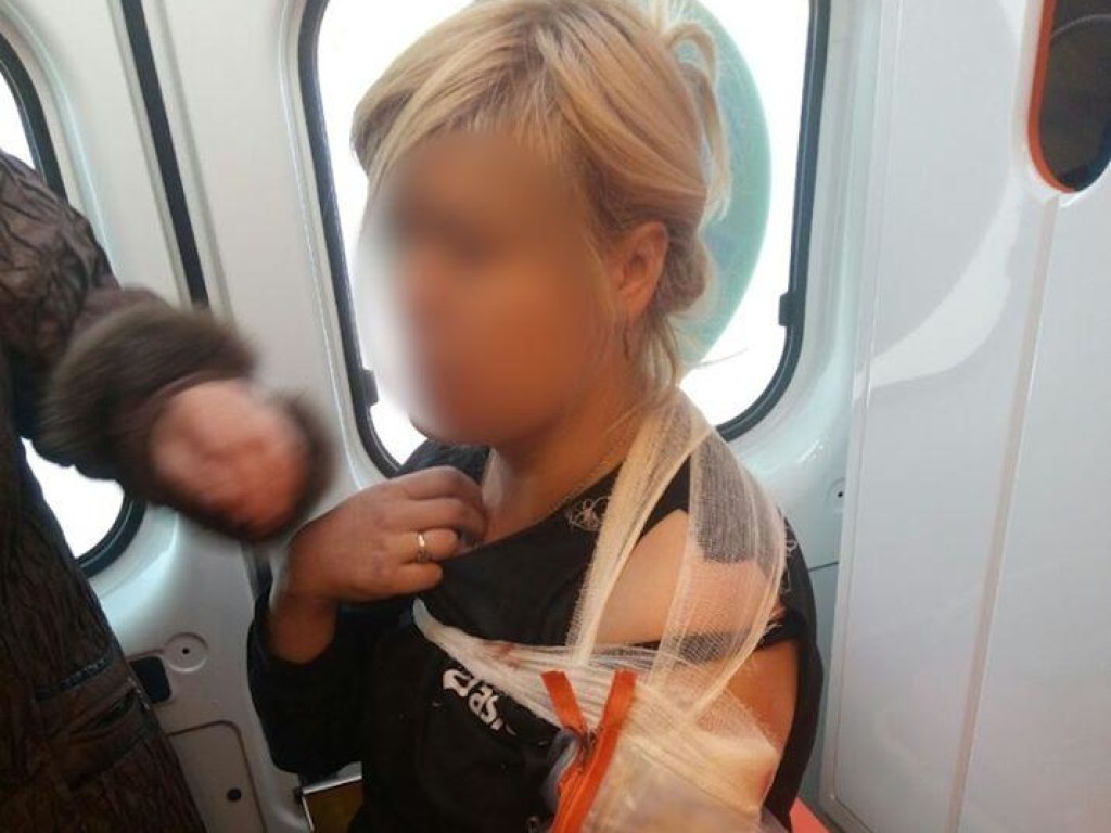 В Марьинке подстрелили женщину, которая гуляла с трехлетним ребенком (ФОТО)