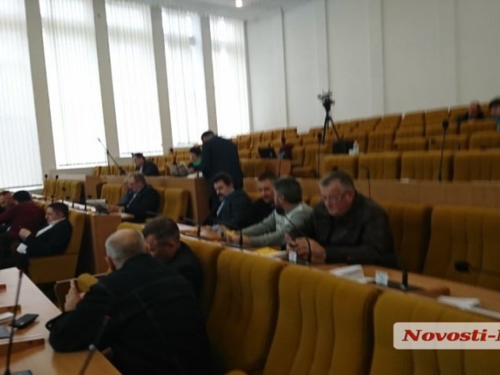 Волонтеры и участники боевых действий сорвали сессию Николаевской ОГА (ВИДЕО)