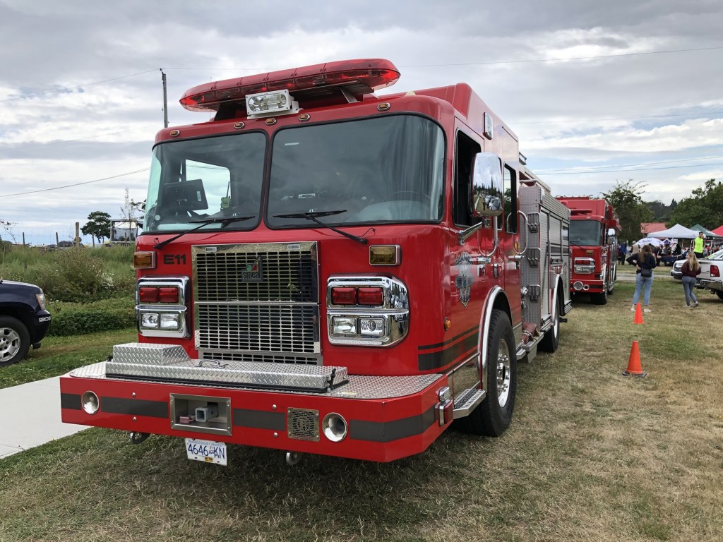 В Канаде мужчина пытался давить людей на угнанной пожарной машине