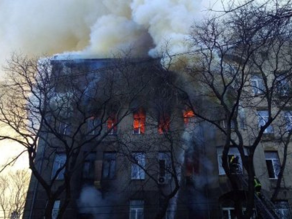Пожар в одесском колледже: скончался преподаватель, шестеро студентов госпитализированы