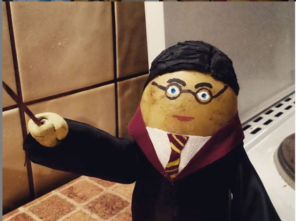 Копии Гарри Поттера и Монро: мужчина создает забавные фигуры звезд из картофеля. ФОТО