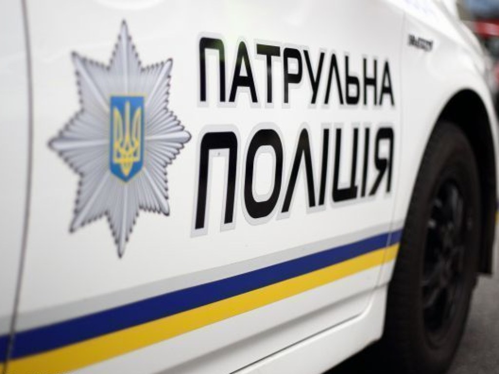 Пьяные мажорки на Bentley устроили перепалку с патрульными в центре Киева (ВИДЕО)