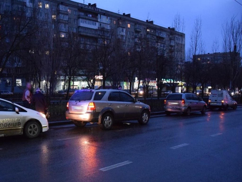 В центре Николаева на проспекте столкнулись Kia и Mitsubishi (ФОТО)