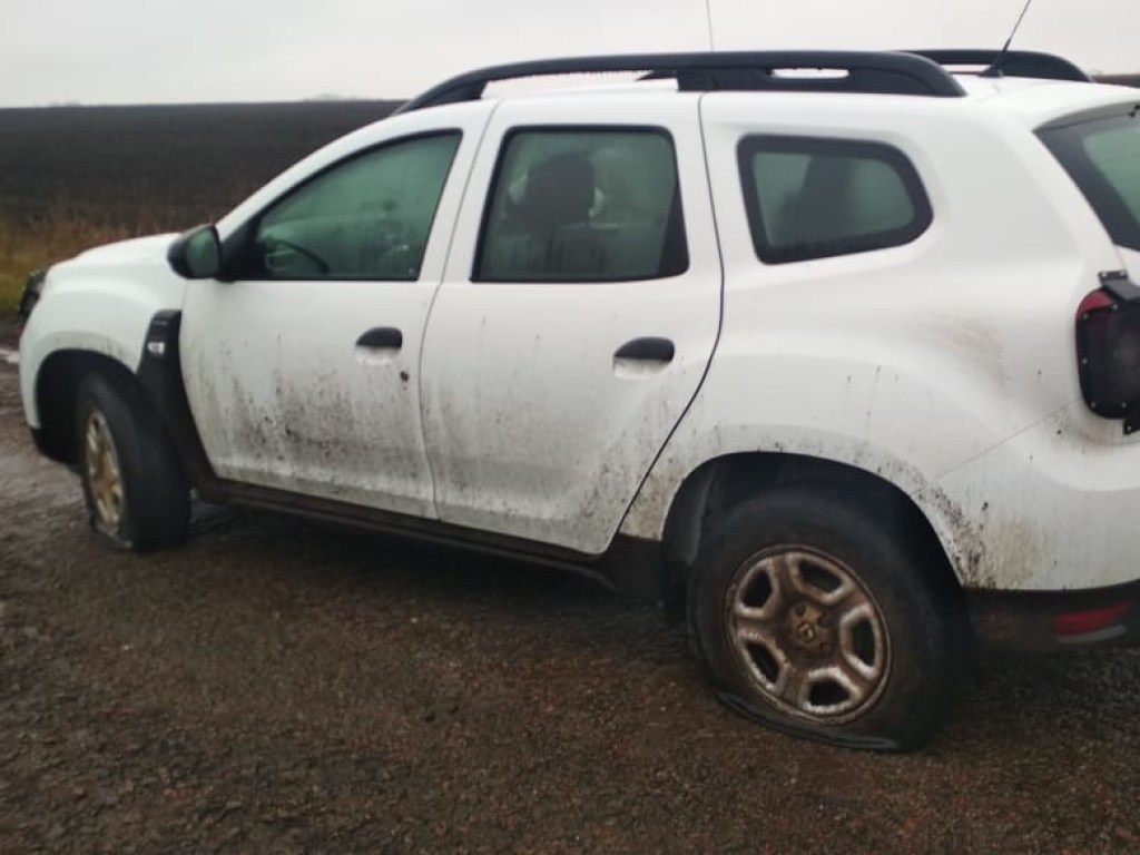 Под Харьковом нашли странное устройство: пробивает шины в автомобилях пограничников (ФОТО)