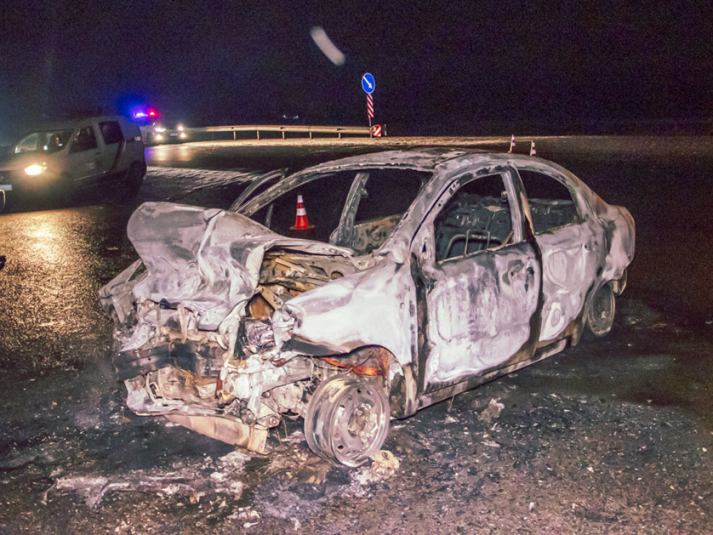 В Киеве Chevrolet протаранил Land Rover и сгорел, есть жертвы (ФОТО, ВИДЕО)