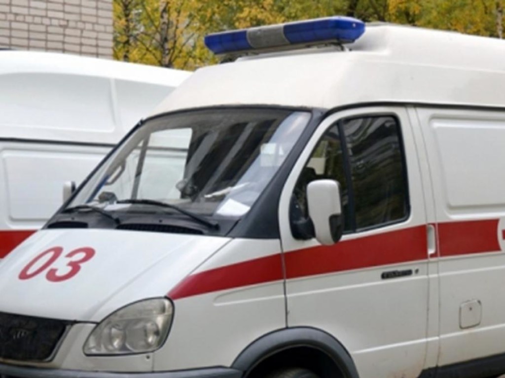 Мальчика госпитализировали: В Киеве в поликлинике на ребенка упали двери &#8211; полиция