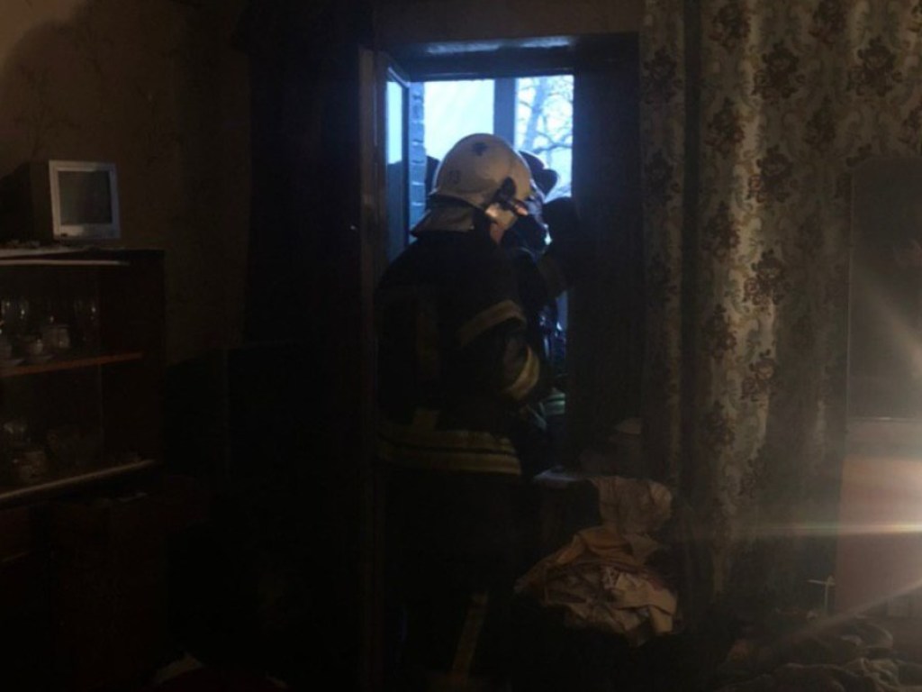 В Киеве мужчина с ножом изгонял злых духов и устроил пожар (ФОТО)