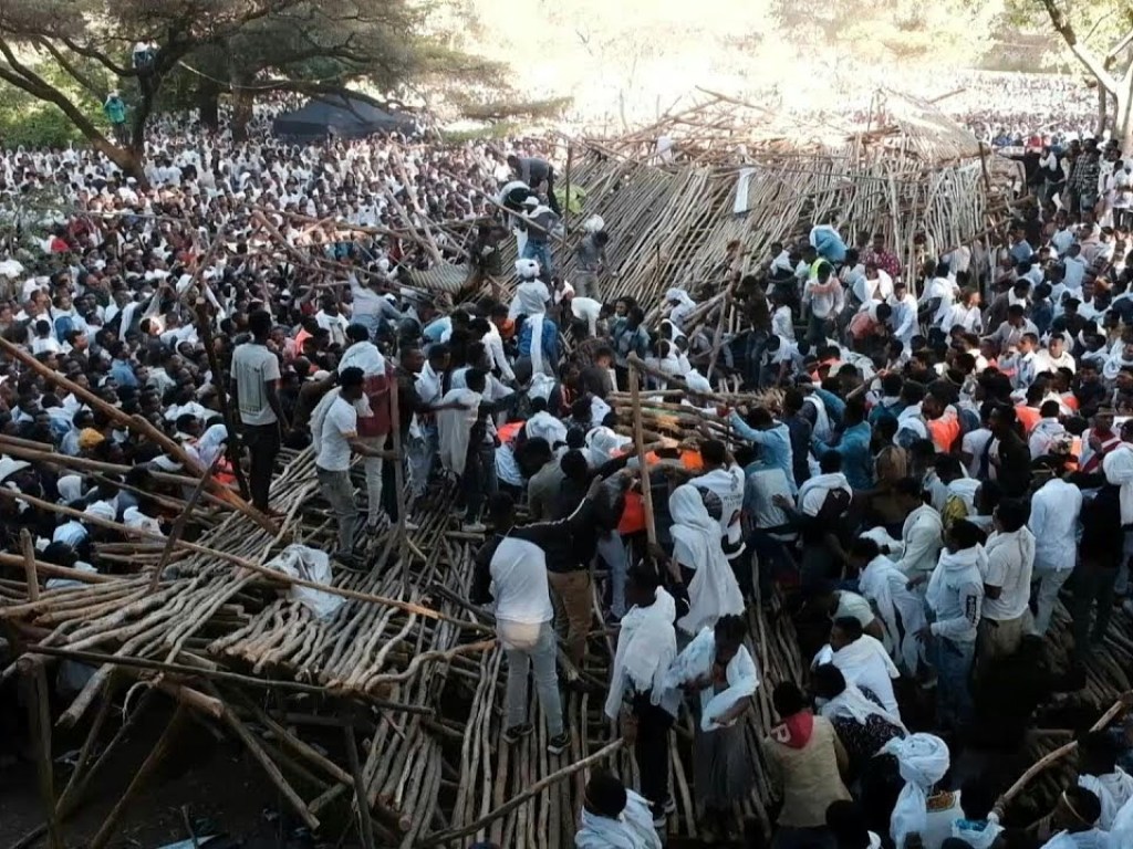 В Эфиопии десять человек погибли в результате обрушения во время православного Богоявления