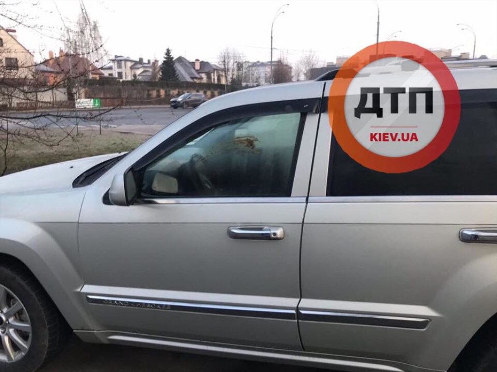 В Киеве автомобиль «героя парковки» испачкали фекалиями (ФОТО)
