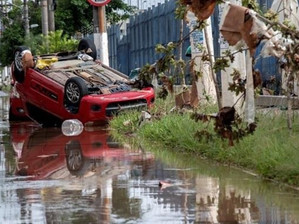 Паводки в Бразилии: 57 погибших, 19 пропавших без вести (ФОТО)
