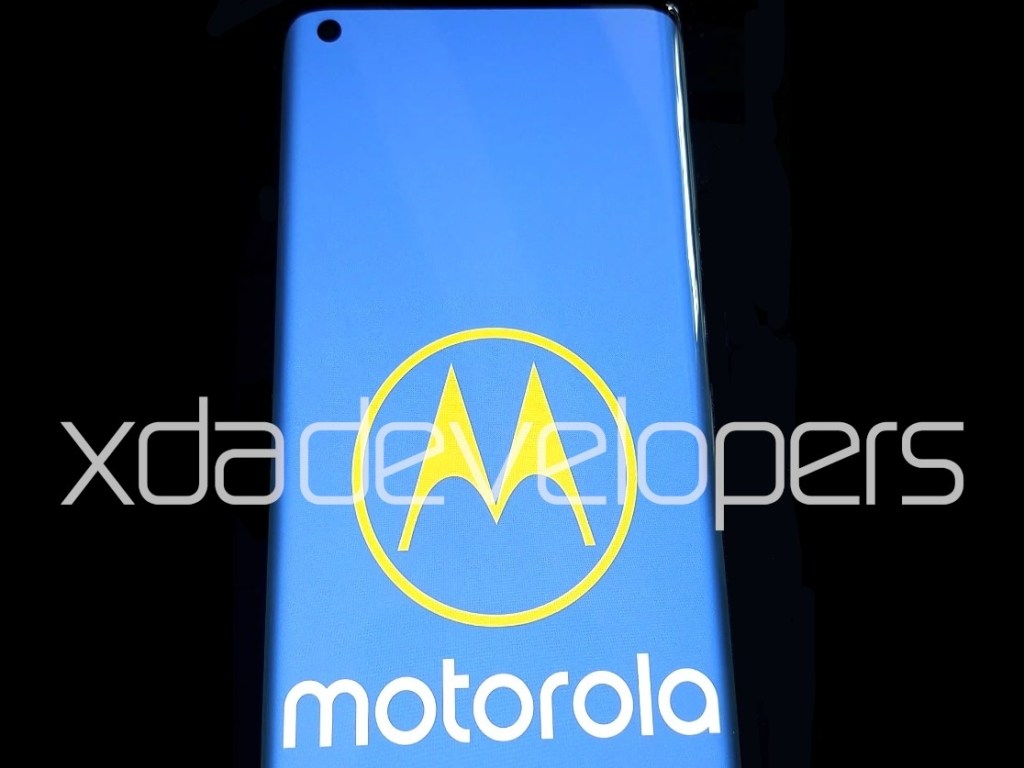 В Сеть просочилась информация о двух главных флагманах от Motorola (ФОТО) 