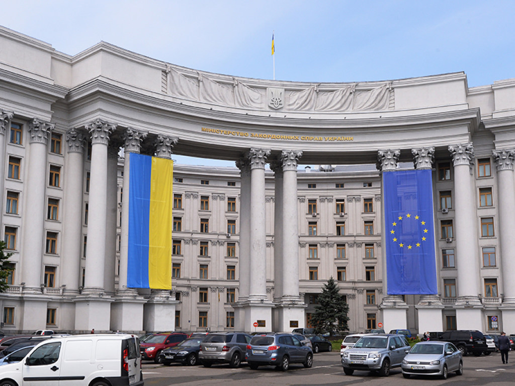 Консульство Украины в Милане останавливает обслуживание граждан