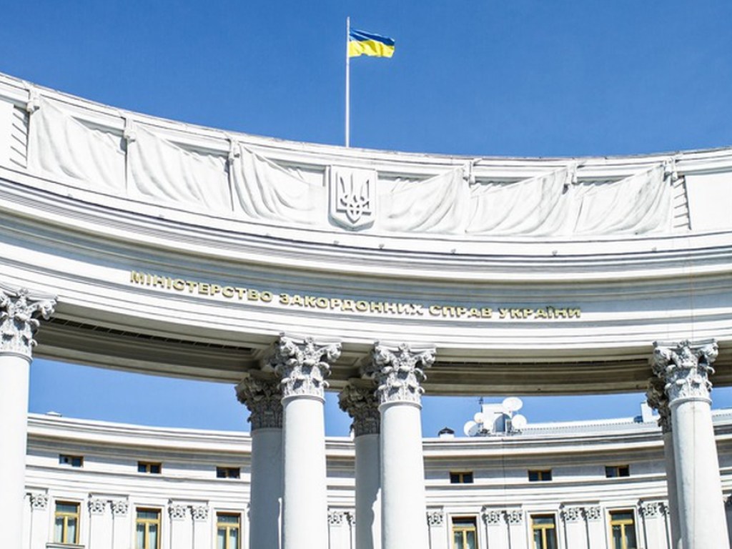 Закрытие консульства в Милане: эксперт рассказал, куда обращаться украинцам