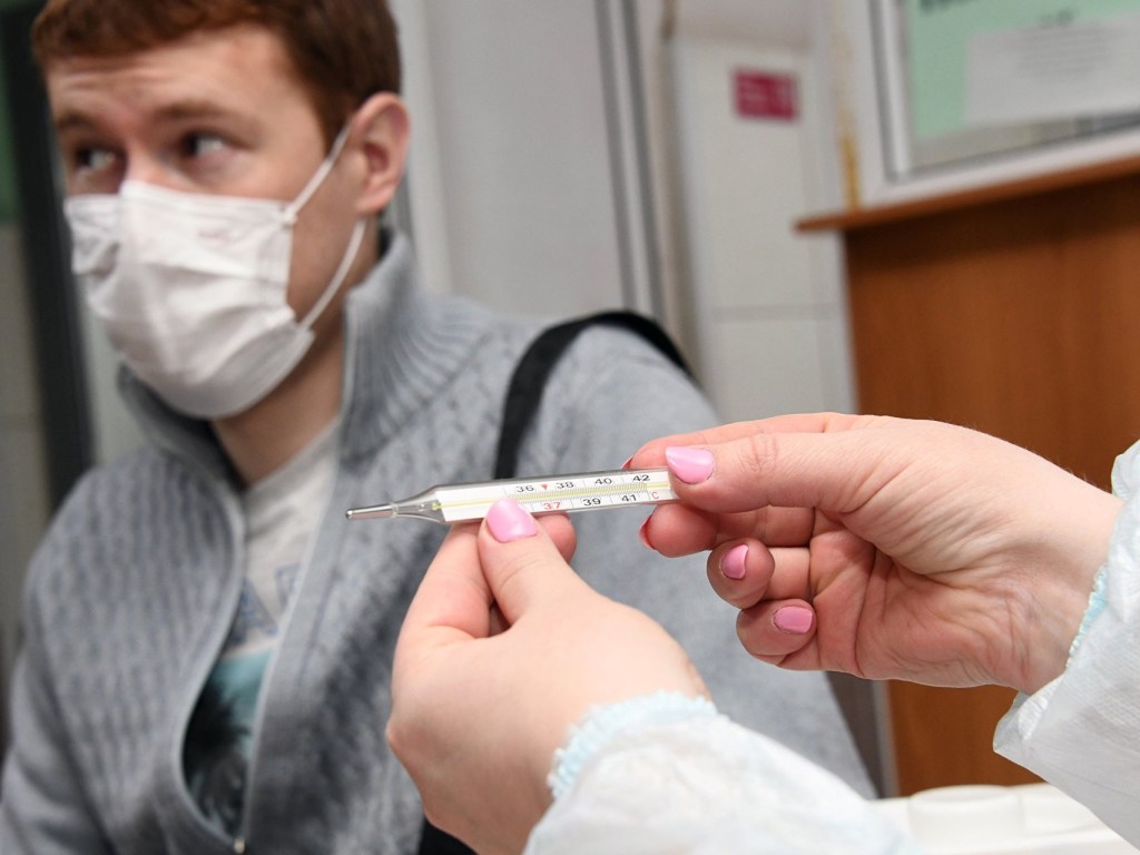 Смертельный коронавирус: в Украине проводят измерение температуры с нарушением &#8211; медик